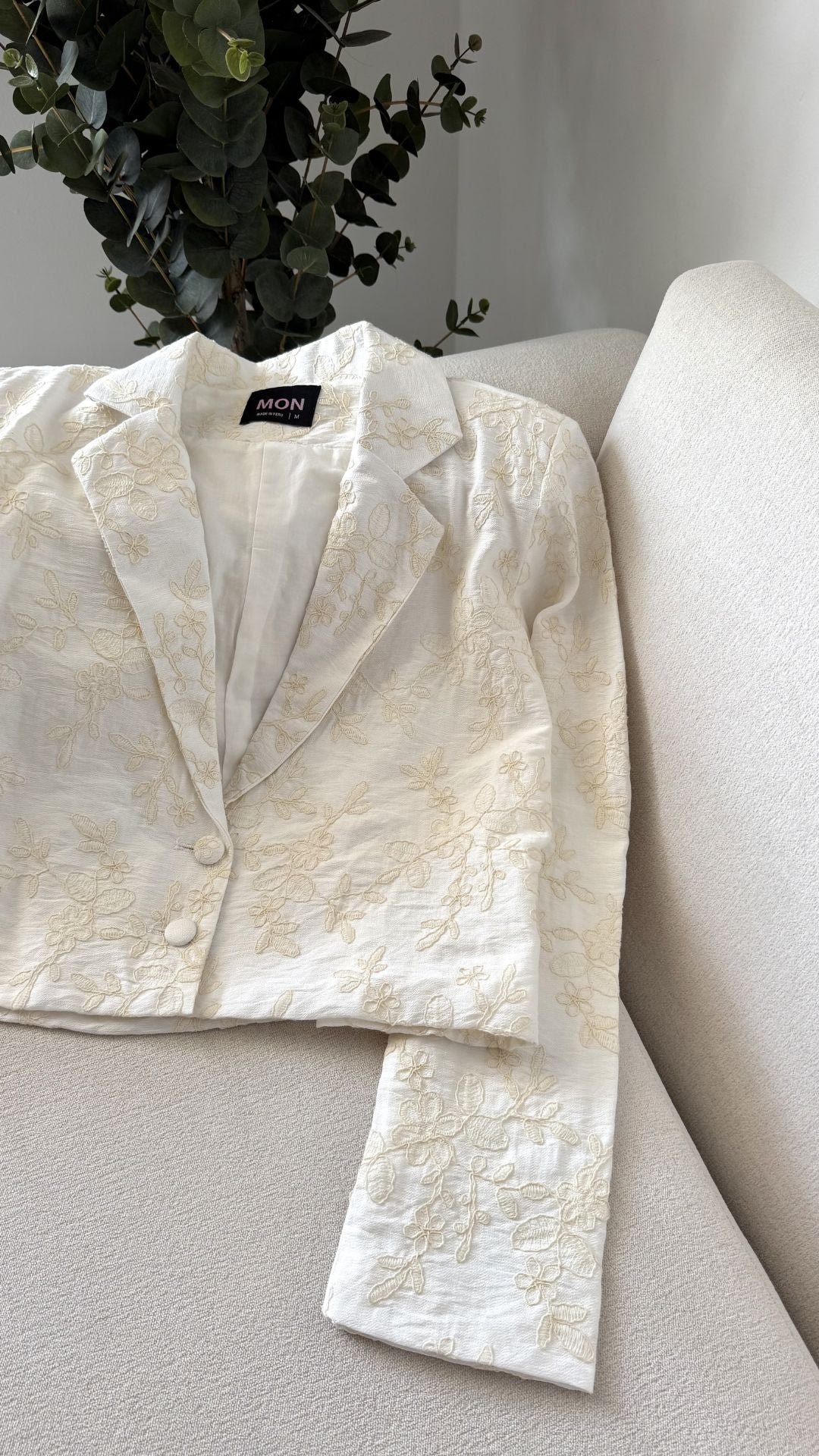 Blazer Corto bordado MON- Avena