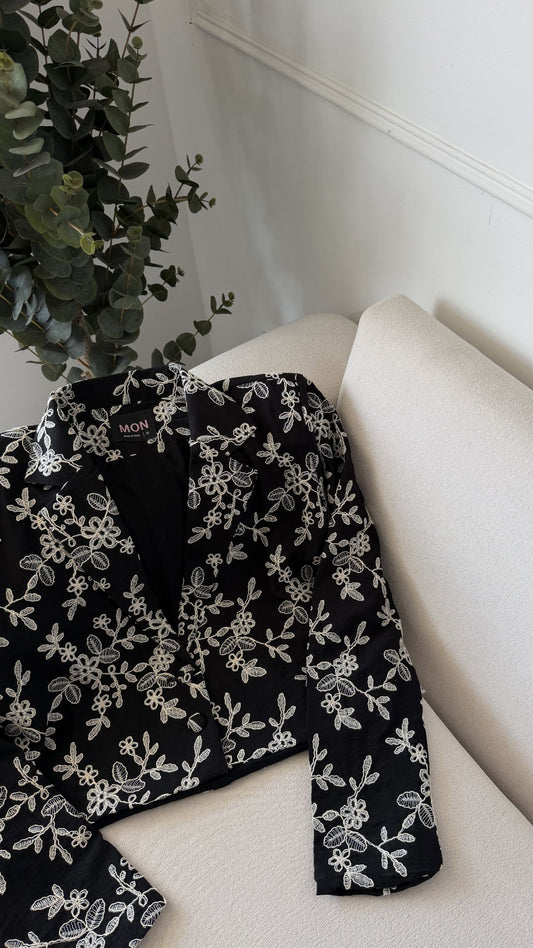 Blazer Corto bordado MON- Negro