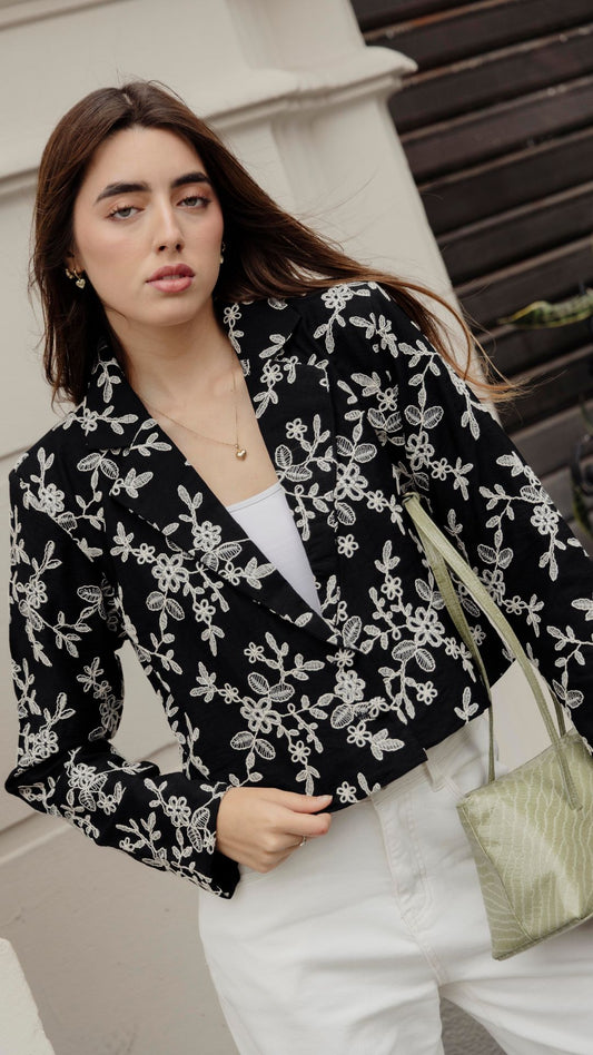 Blazer Corto bordado MON- Negro